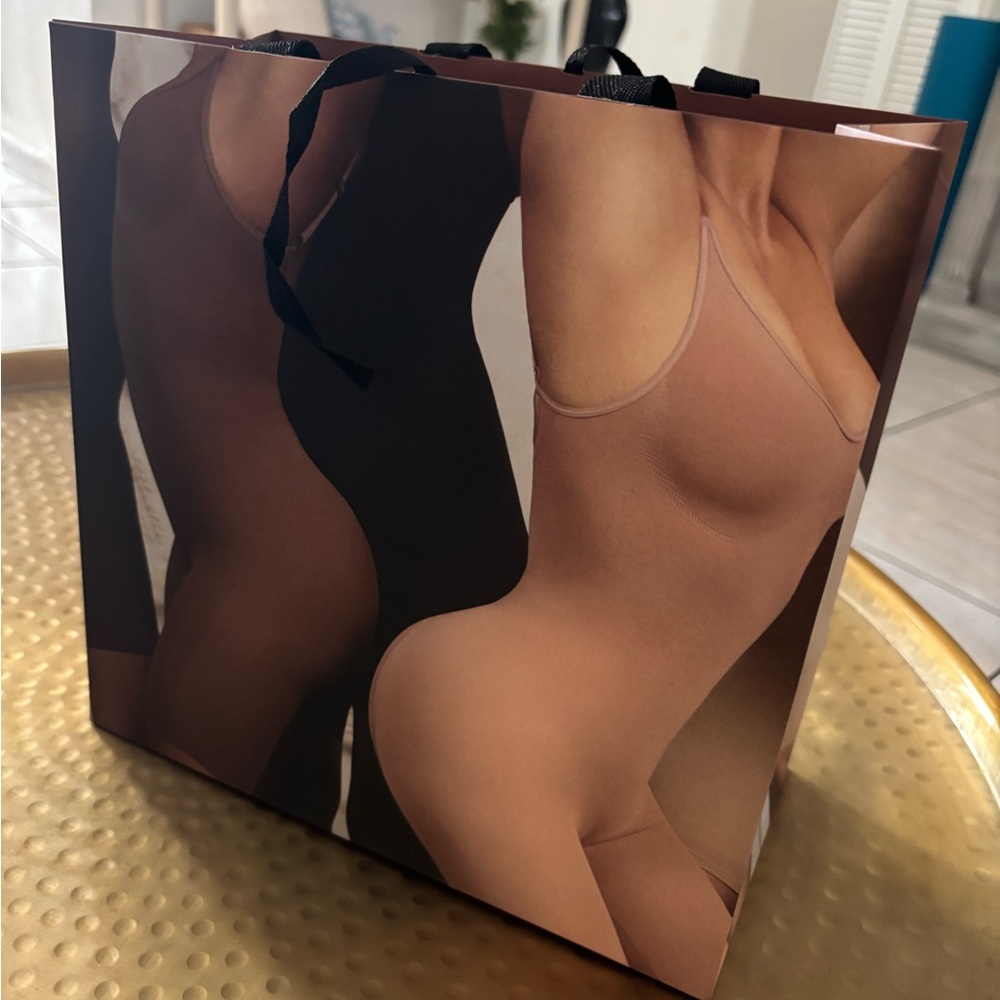 SKIMS Shopping Bag Small, Mint Condition